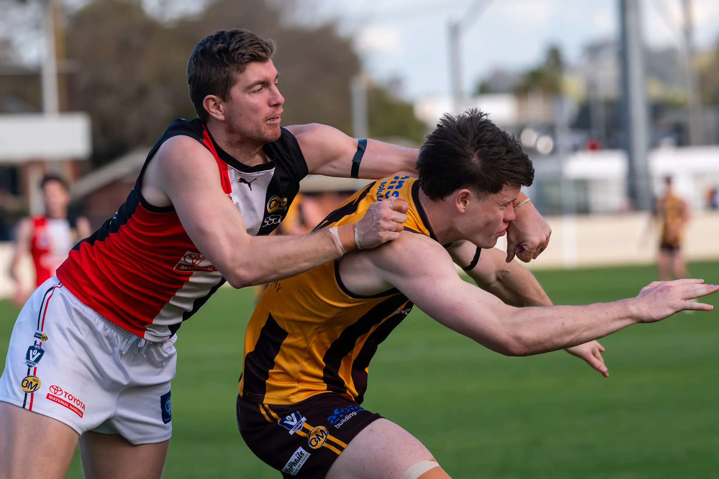 <p>FIGHT ON: Brady Sharp spoils the ball away from Will Christie in Myrtleford\\'s 28-point loss on Sunday. PHOTOS: Melissa Beattie.</p>\\n