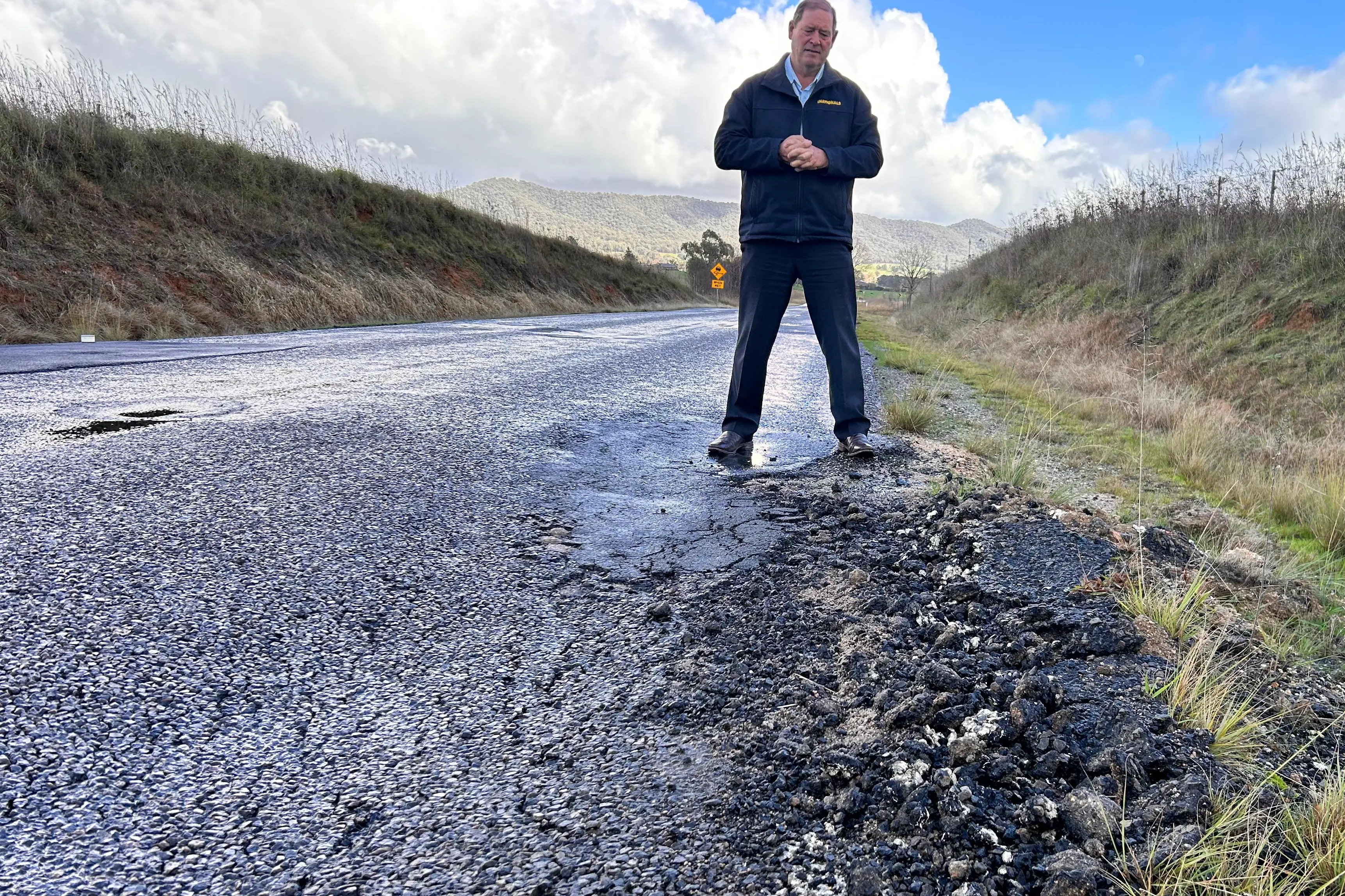 <p>ROUGH ROADS: A new report has found more than half of the roads in the Hume region are in very poor or poor condition, which has come as no surprise to Ovens Valley MP Tim McCurdy or any road users...</p>\\n