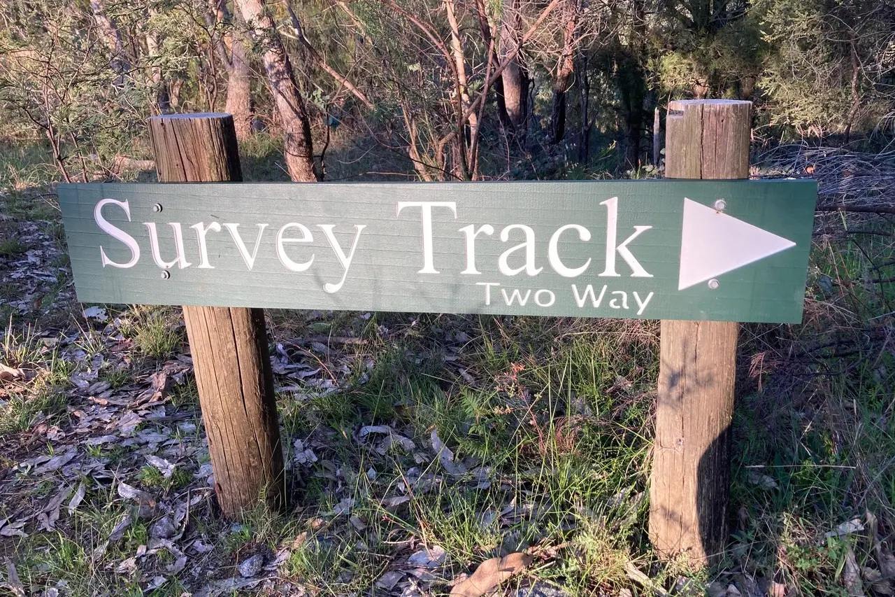 <p>WHAT ONCE WAS OLD IS NEW AGAIN: Thanks to the Mount Beauty Men\\'s Shed, an old Parks Victoria signpost was replaced to help guide hikers in the right direction. PHOTOS: Paul La Julia.</p>\\n