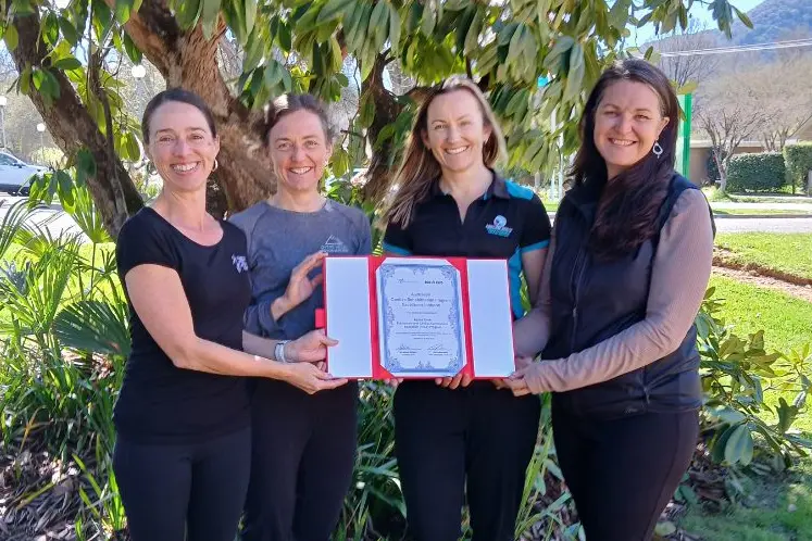<p>QUALITY CARDIAC COLLABORATION: Alpine Health\\'s PACE team with their certificate recognising PACE as a \\'Program of Excellence\\' are (from left) Kiewa Valley Sports & Spinal Physiotherapy\\'s Fiona McLennan, Ovens Valley Physio & Pilates\\' Julie Blake, Equilibre Health\\'s Leeah Cooper and Alpine Health\\'s Roslyn Bloomer. PHOTO: Alpine Health.</p>\\n
