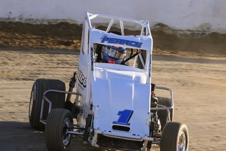 <p>INTERNATIONAL ACCLAIM: One of the fastest racers in the world, 19-year-old Zoe Pearce is set to attend this weekend\\'s micro-sprint.</p>\\n