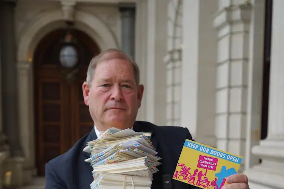 <p>MORE CASH: Ovens Valley MP Tim McCurdy, pictured supporting Neighbourhood Houses campaign for more funding, said a $10m pledge by the Coalition will help.</p>\\n