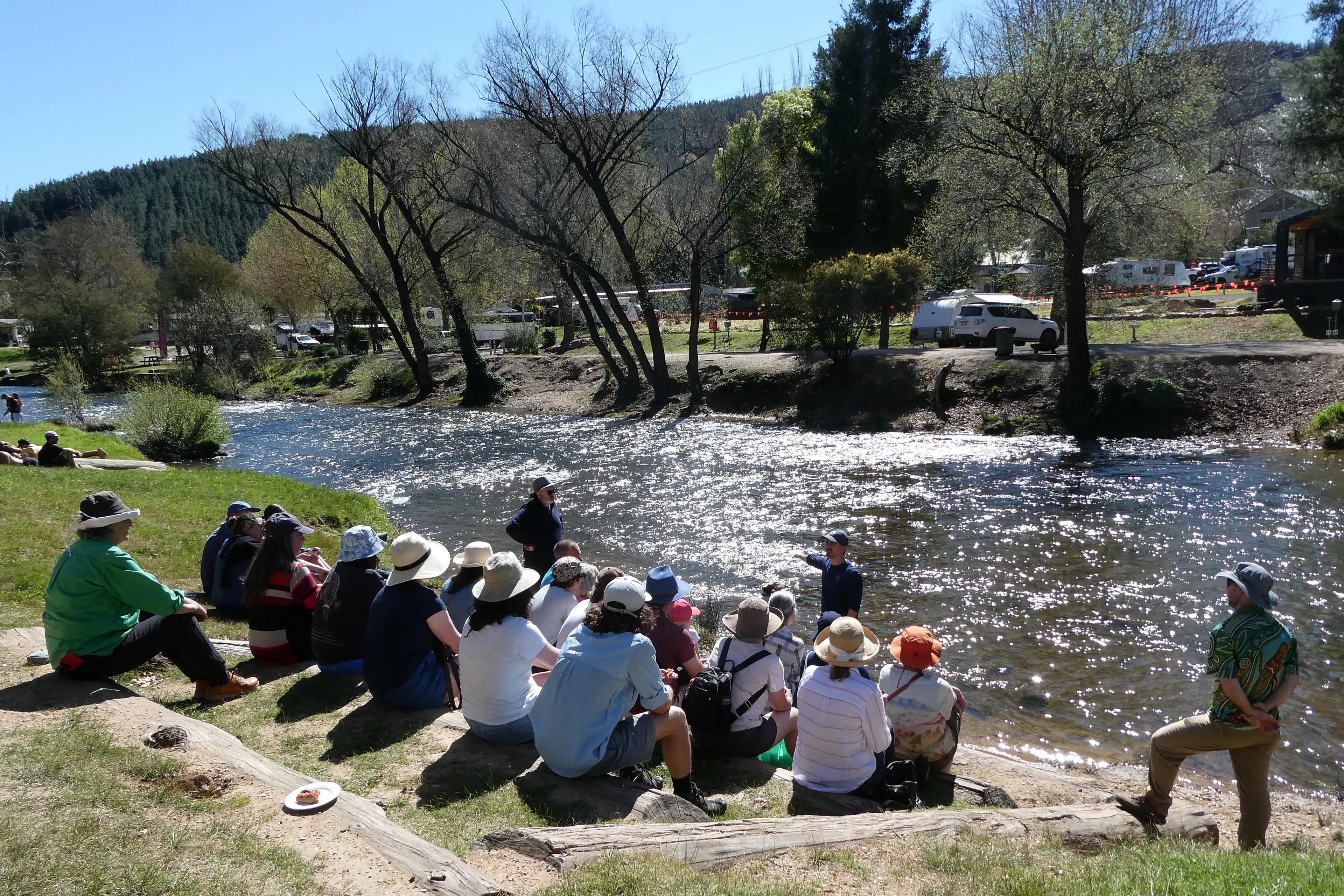 <p>CAPTIVE AUDIENCE: Platypus expert Josh Griffiths from EnviroDNA addresses the Bright audience on the banks of the Ovens River.</p>\\n