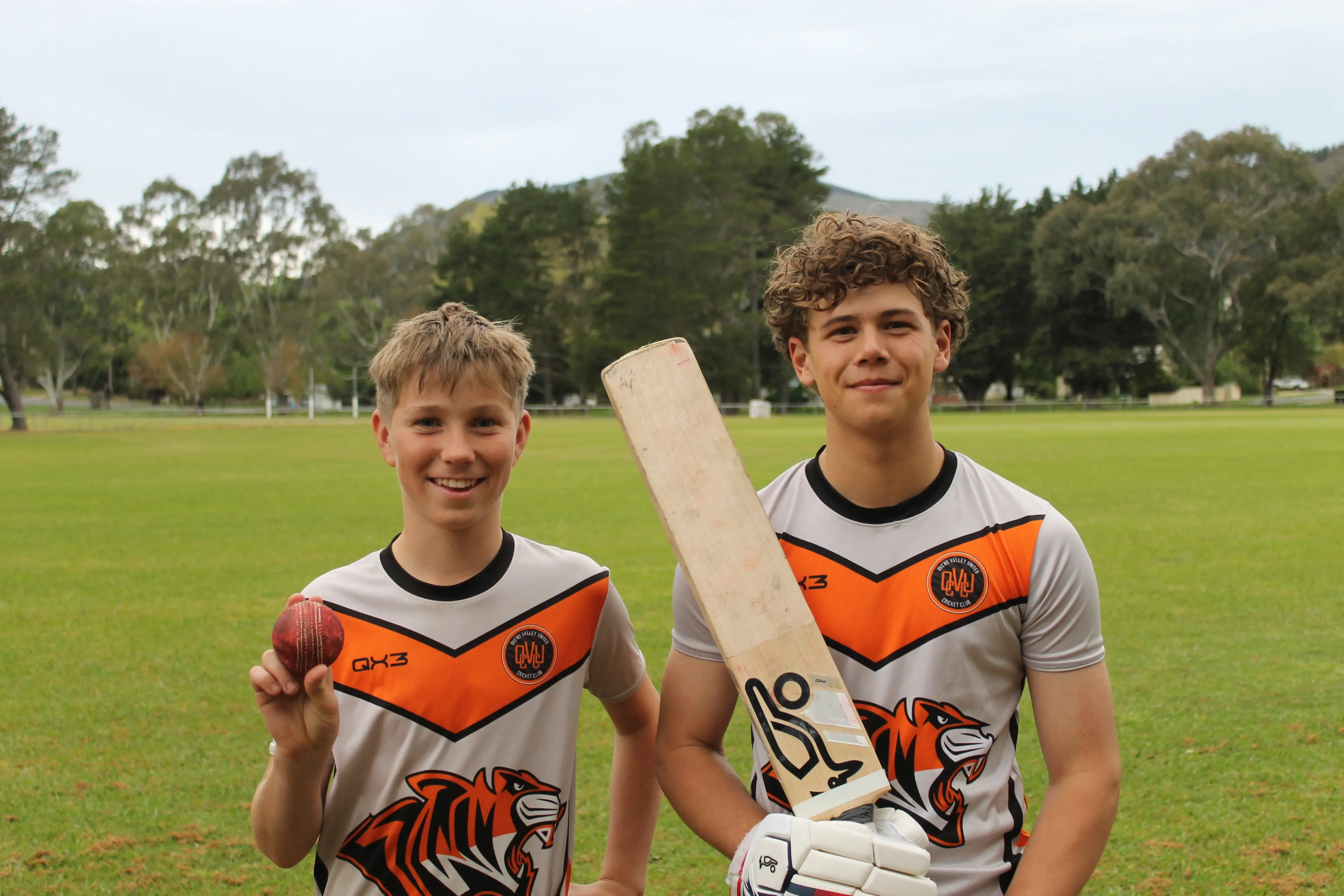 <p>READY FOR RUNS: (from left) Junior cricket teammates Mitch McMasters and Louis Sanderson were eager to get back on the green. PHOTOS: Phoebe Morgan.</p>\\n