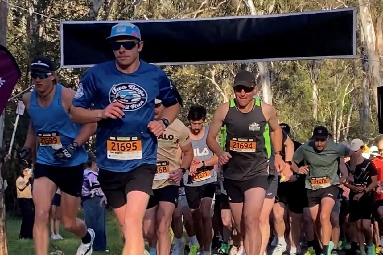<p>OFF AND RUNNING: Competitors were eager to get started on their 21.1km journey.</p>\\n
