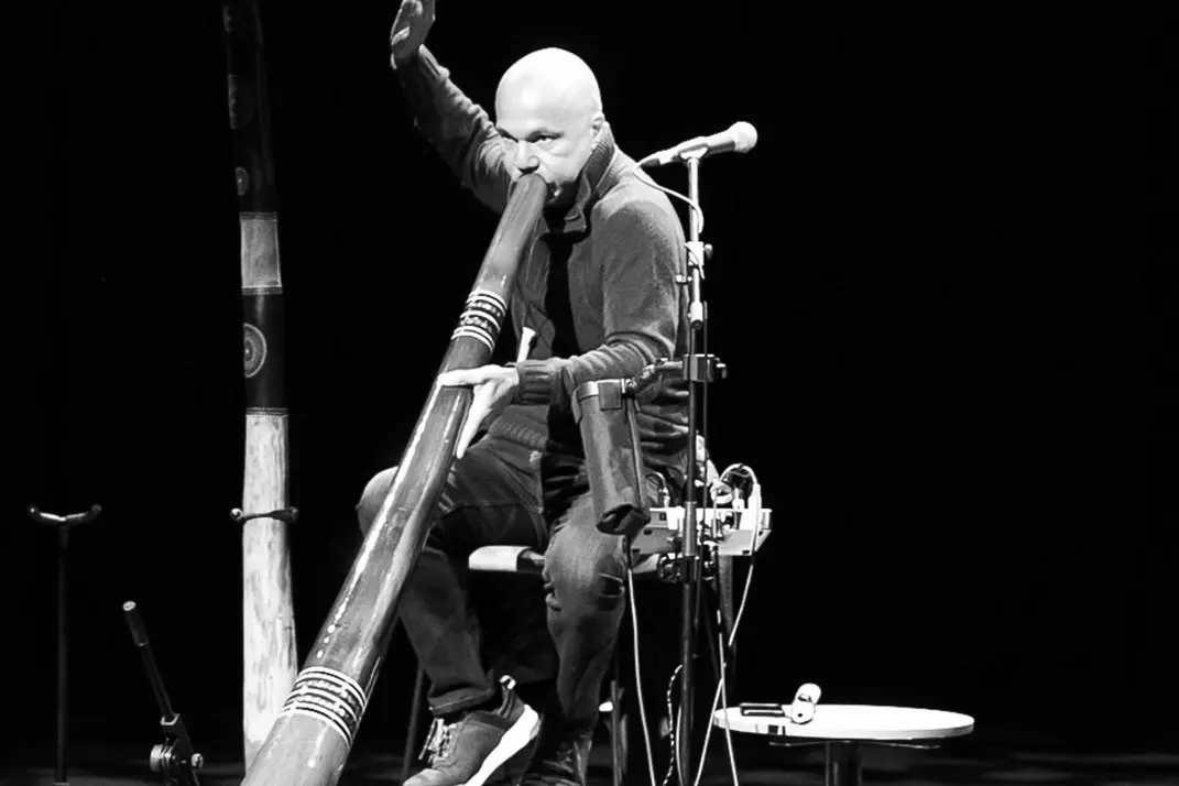<p>PAINTING AN AUDITORY PICTURE: Ash Dargan will perform in Myrtleford tomorrow and Mt Beauty on Friday as part of Seniors\\' Month. PHOTO: Myrtleford U3A</p>\\n