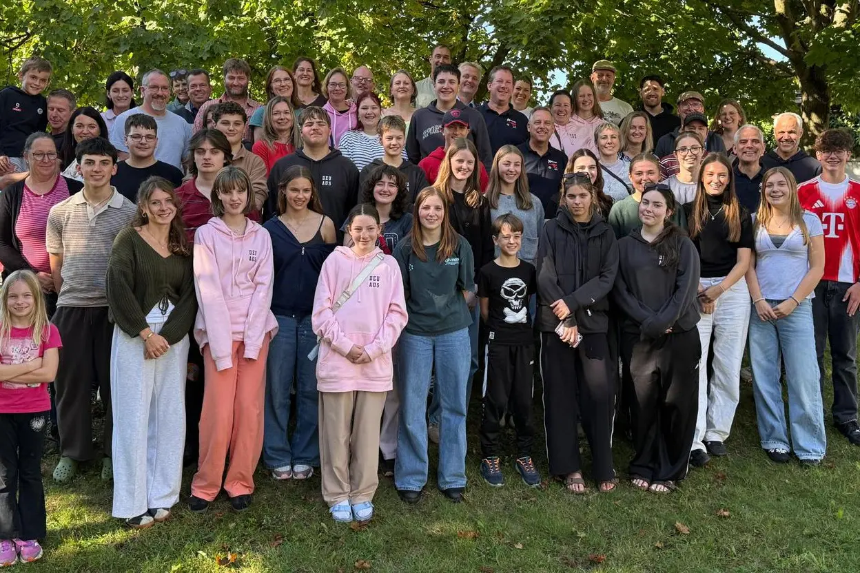 <p>BIG FAMILY: Bright P-12 College students with their host families in Germany.</p>\\n