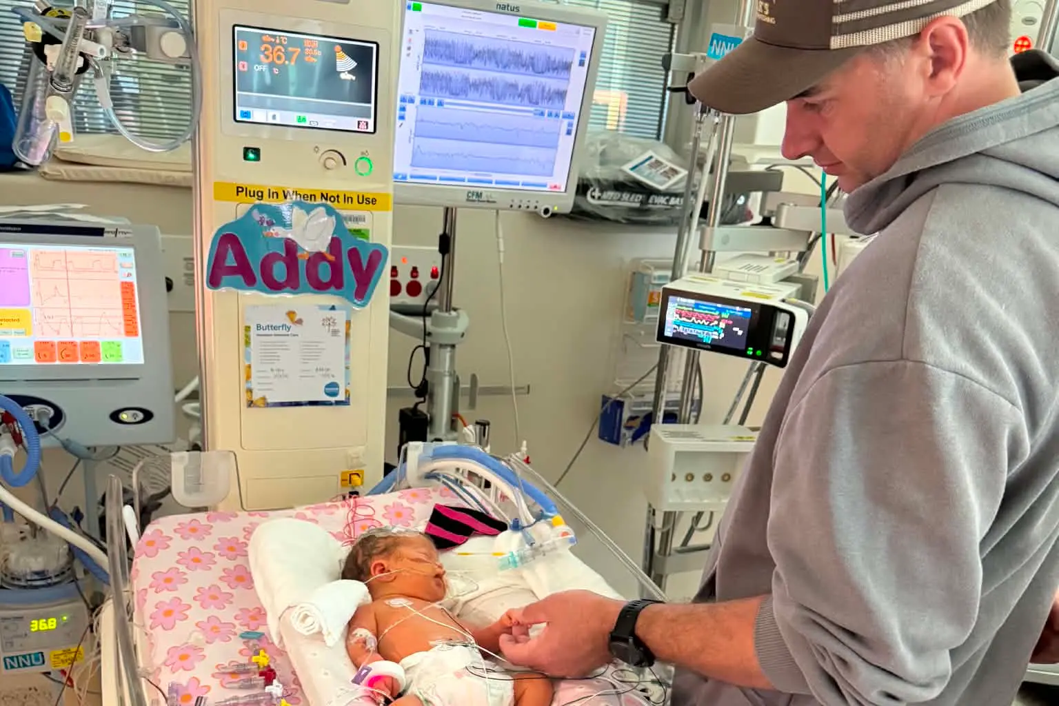 <p>LITTLE BUNDLE OF NERVES: What should have been a joyous occasion for the Harris family, has instead turned into an ongoing vigil for any sign of improvement in their daughter\\'s first days.</p>\\n