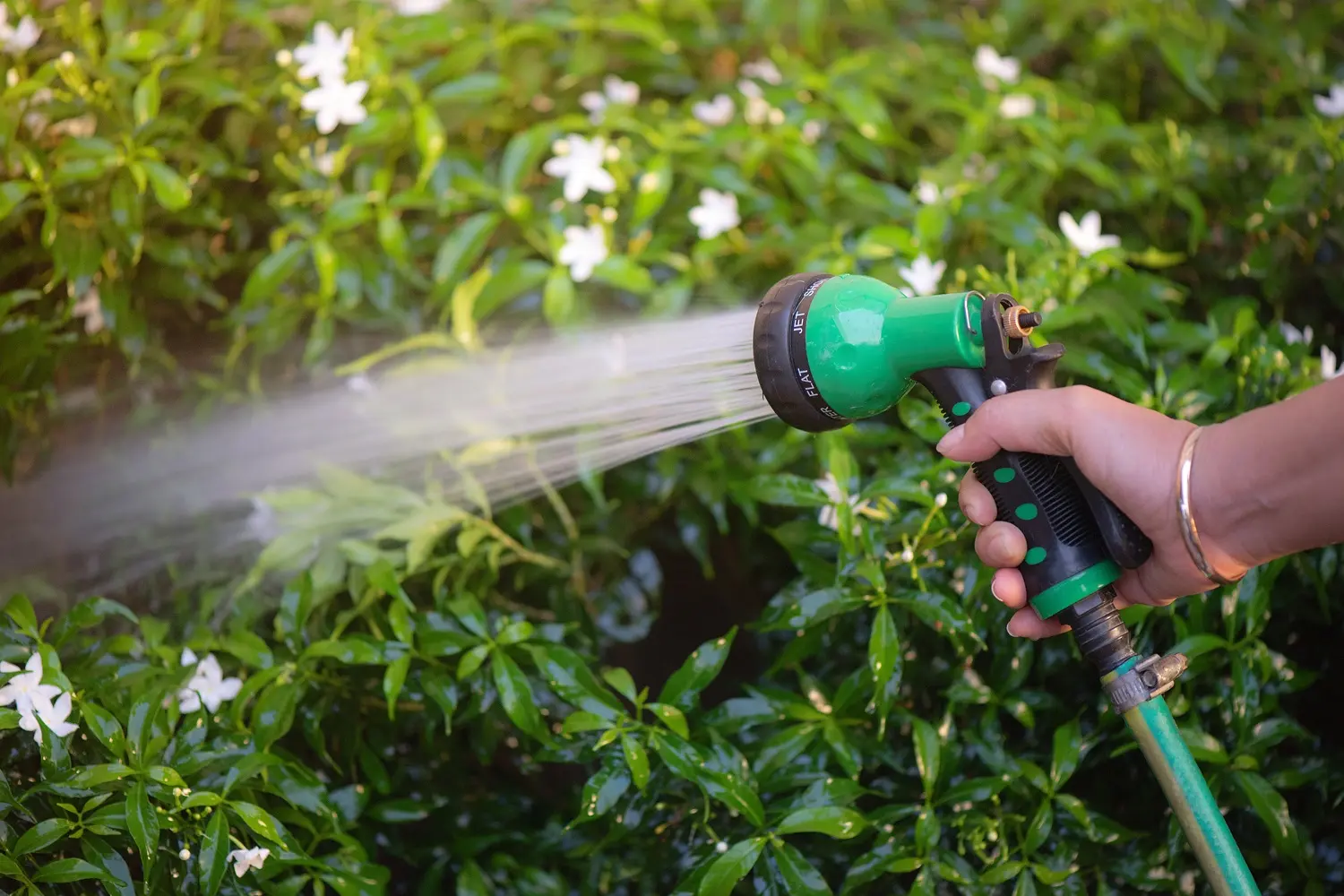 <p>NEW customers urged to be ever water-wise.</p>\\n