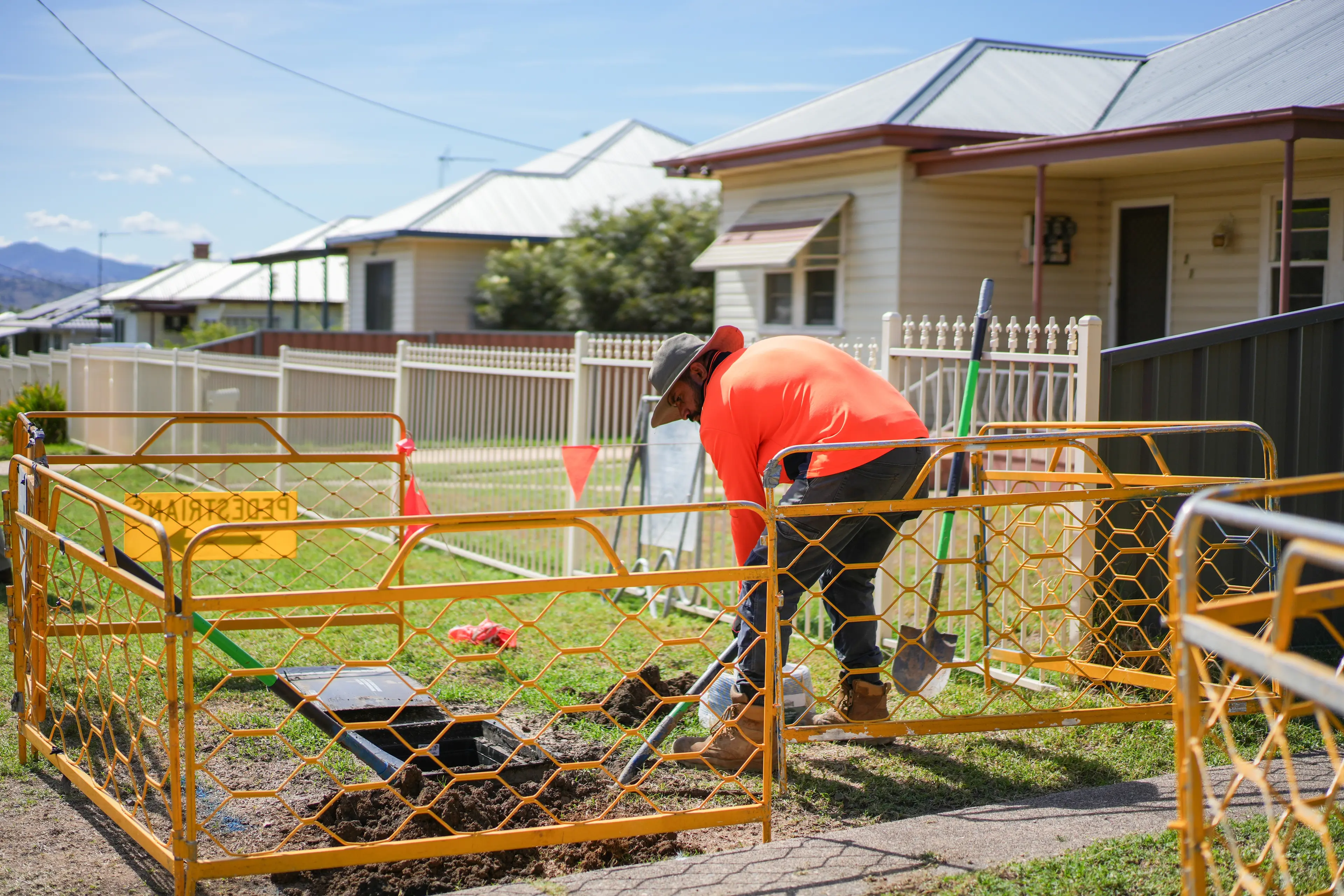 <p>MAKING CONNECTIONS: Construction is underway to expand access to nbn full fibre to around 19,000 homes and businesses across 70 Victorian towns, including Mount Beauty. </p>\\n